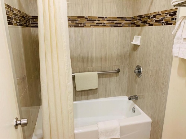 Monterey Oceanside Inn image 17